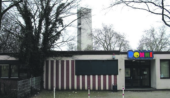 Das Bonni, wie man es in Hassel kennt, mit dem Kirchturm der Lukaskirche im Hintergrund. Foto: Lukas-Gemeinde
