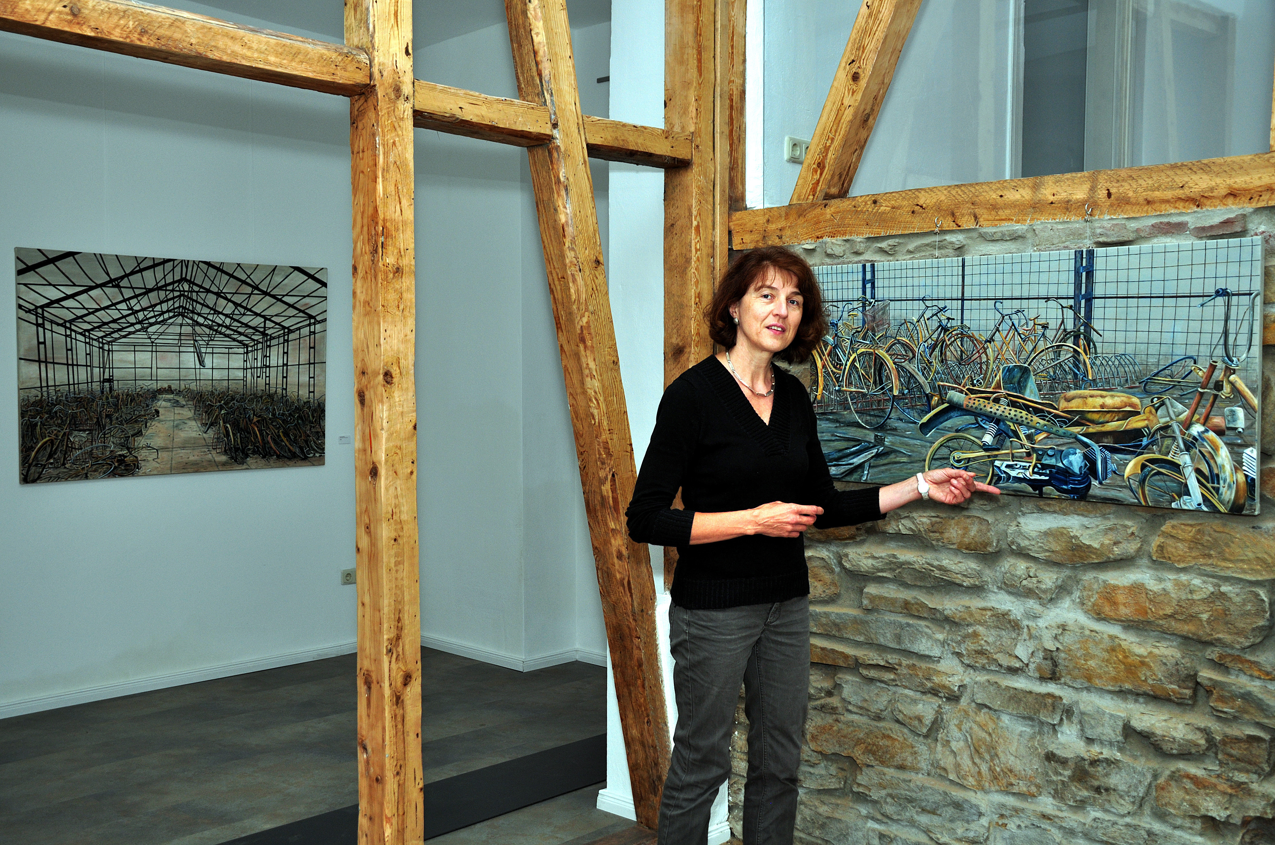 Mit einer Ausstellung der Künstlerin Hajnalka Perterfy eröffnete Doris Stevermüer (Foto) die neuen Ausstellungsräume im Haus der Kunst in Langenberg.
