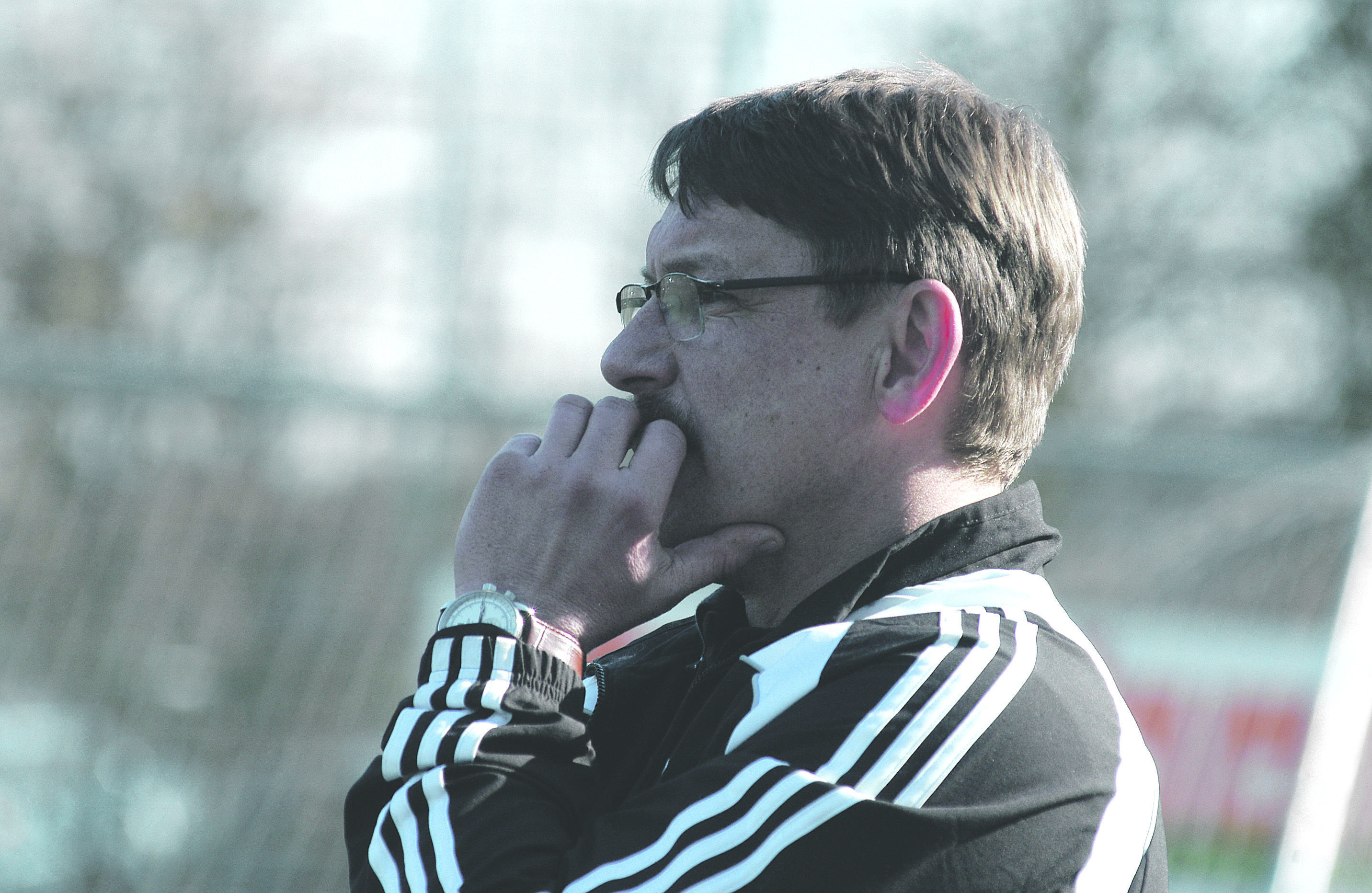Blick in die Ferne: Sinsen Trainer Christoph Maziarz bastelte für den Bezirksliga-Titeltraum eine schlagkräftige Truppe zusammen.