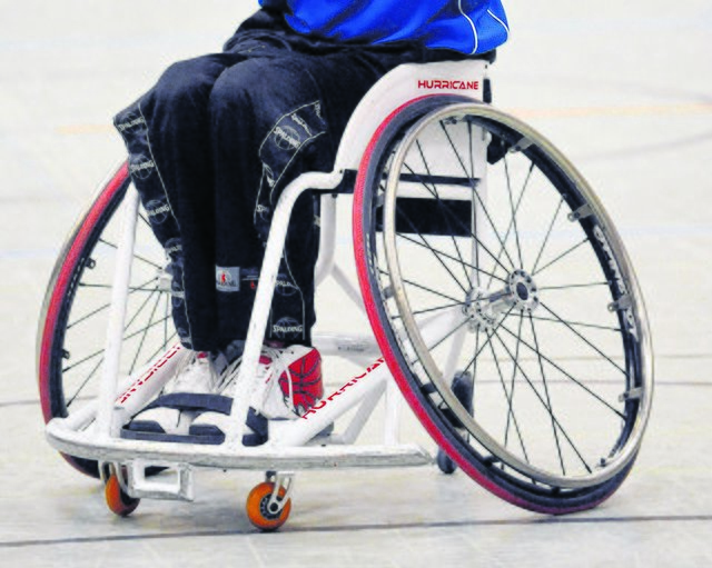 Nicht jeder Gehbehinderte ist so sportlich. Doch mit dem Schrägaufzug am Altenessener Bürgeramt ist dennoch nicht jedem geholfen. | Foto: Gohl