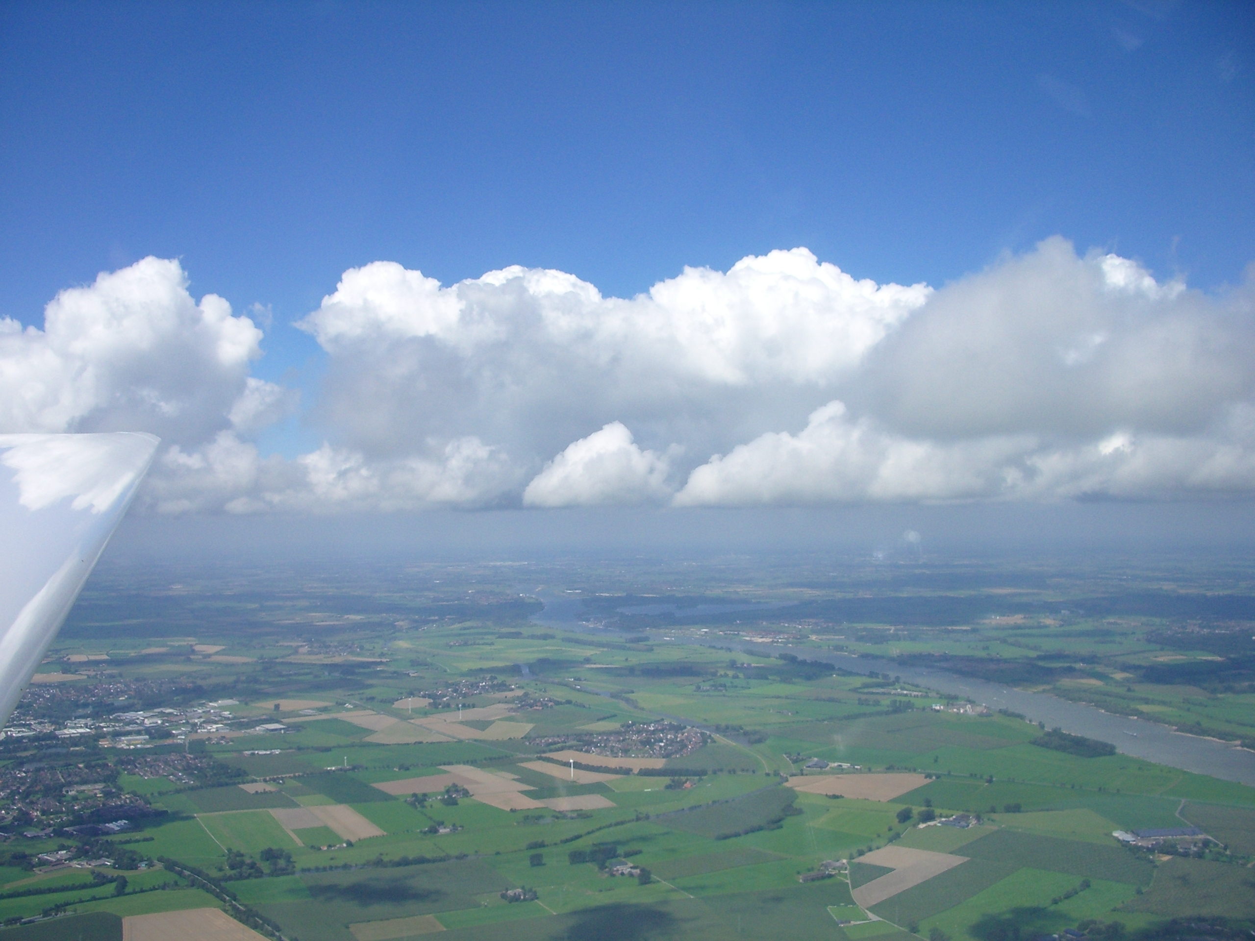 Im Segelflugzeug kurz vor dem Rhein
