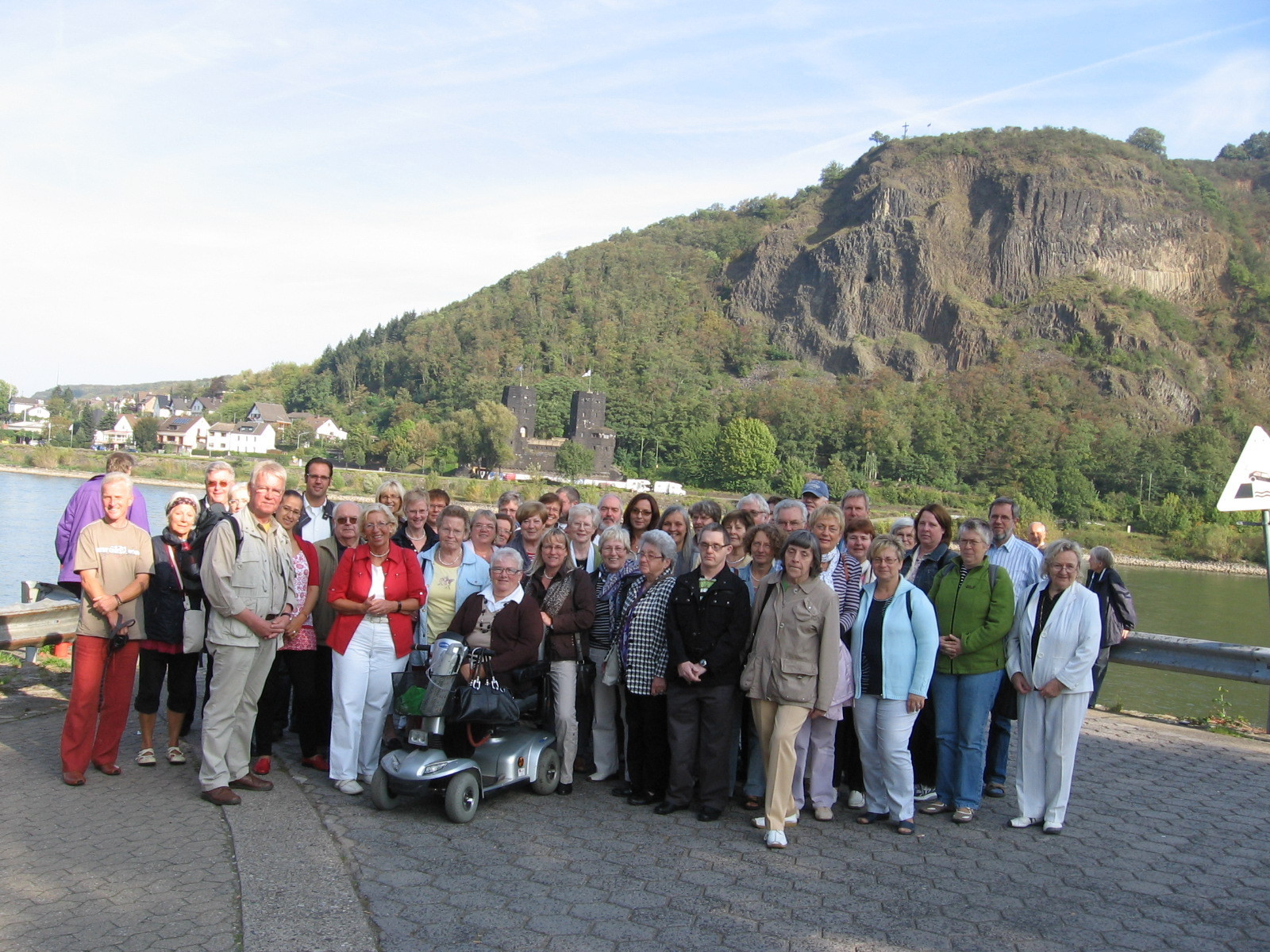 Die ehrenamtlichen „Lebenshelfer“ des Kreises Mettmann an der Remagener Brücke.