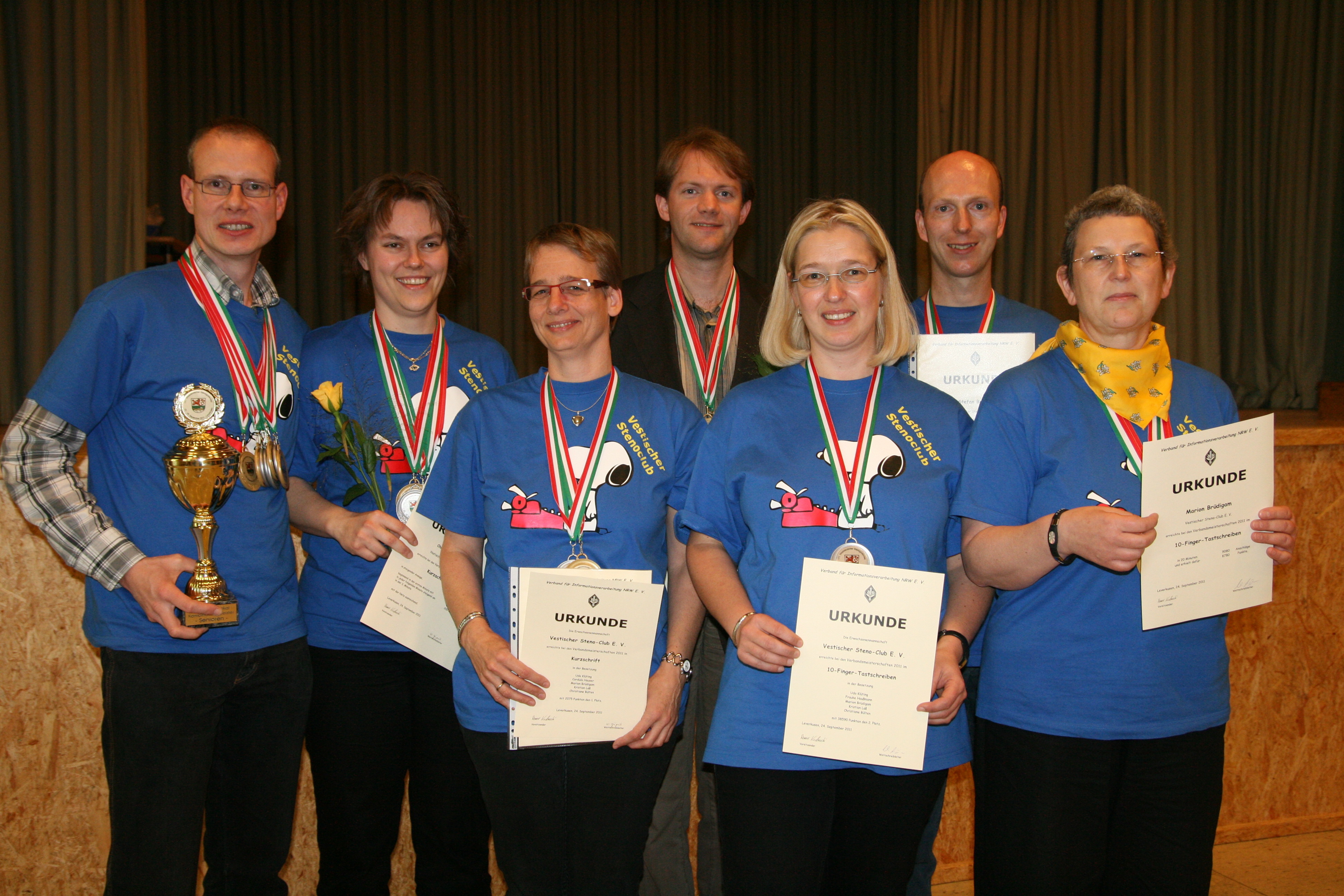 Mannschaft des Vestischen Steno-Clubs (von links): Udo Klüting, Christiane Bülten, Cordula Hauser, Dr. Kristian Laß, Frauke Haußmann, Stefan Bender und Vereinsvorsitzende Marion Brüdigam.