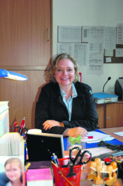 Mit viel Freude ist Sandra Burchgardt mit ihrer neuen Aufgabe als Konrektorin und kommissarische Schulleiterin befasst. Neben der Planung und Organisation des Schullebens unterrichtet die 37-Jährige noch Religion in den Jahrgangsstufen 2 und 4. Foto: ms