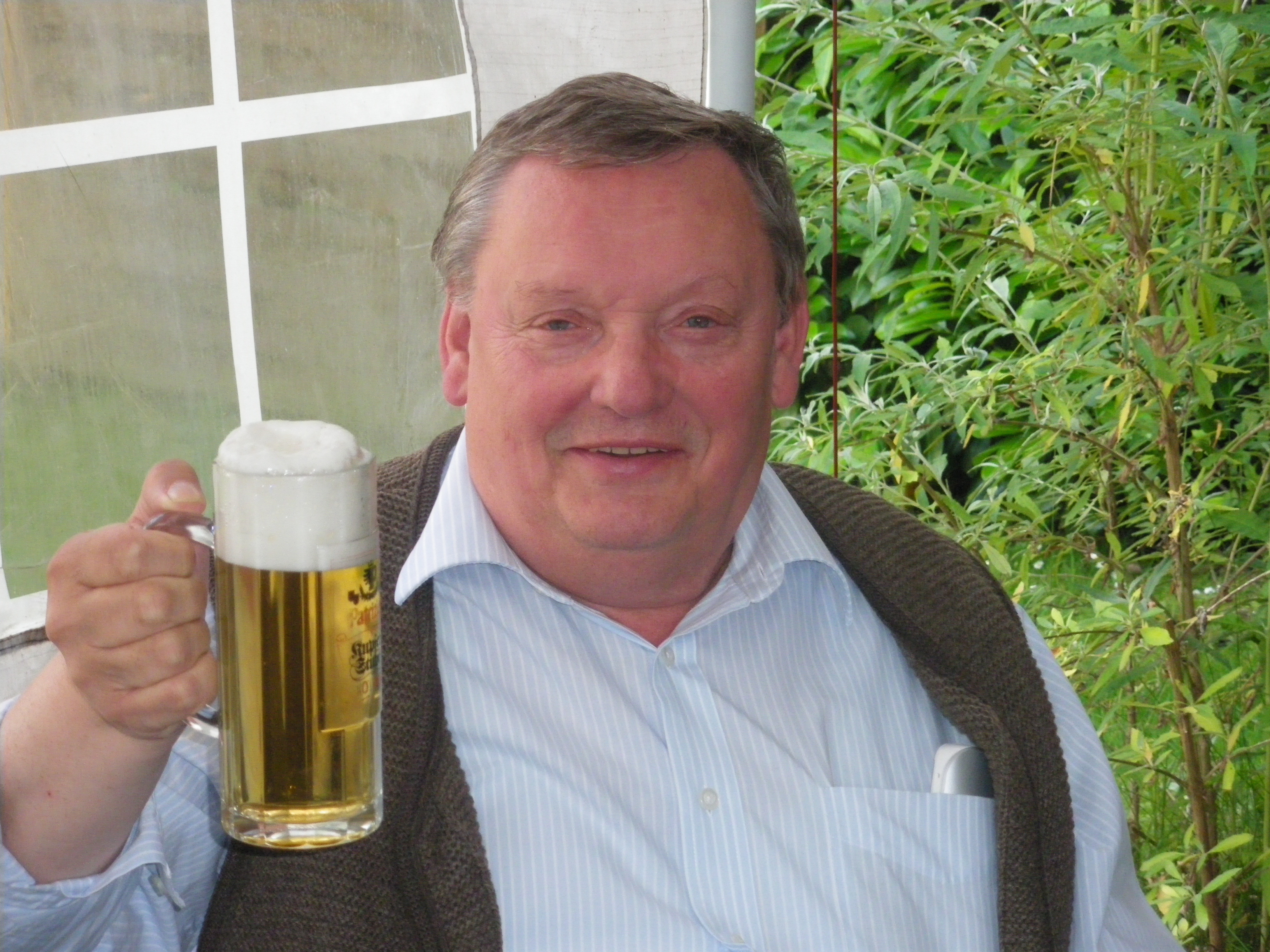 "Ein Prosit auf die runde Siebzig!" amö-Fotos