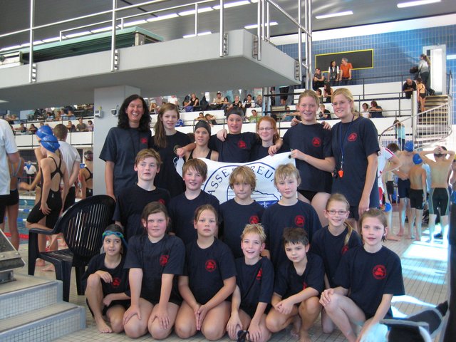 Das Team: E-Jugend (untere Reihe), C-Jugend männlich (Mitte), C-Jugend weiblich (Oben) gemeinsam mit den Trainerinnen Sylvia Kleine-Arndt und Sarah Rentmeister