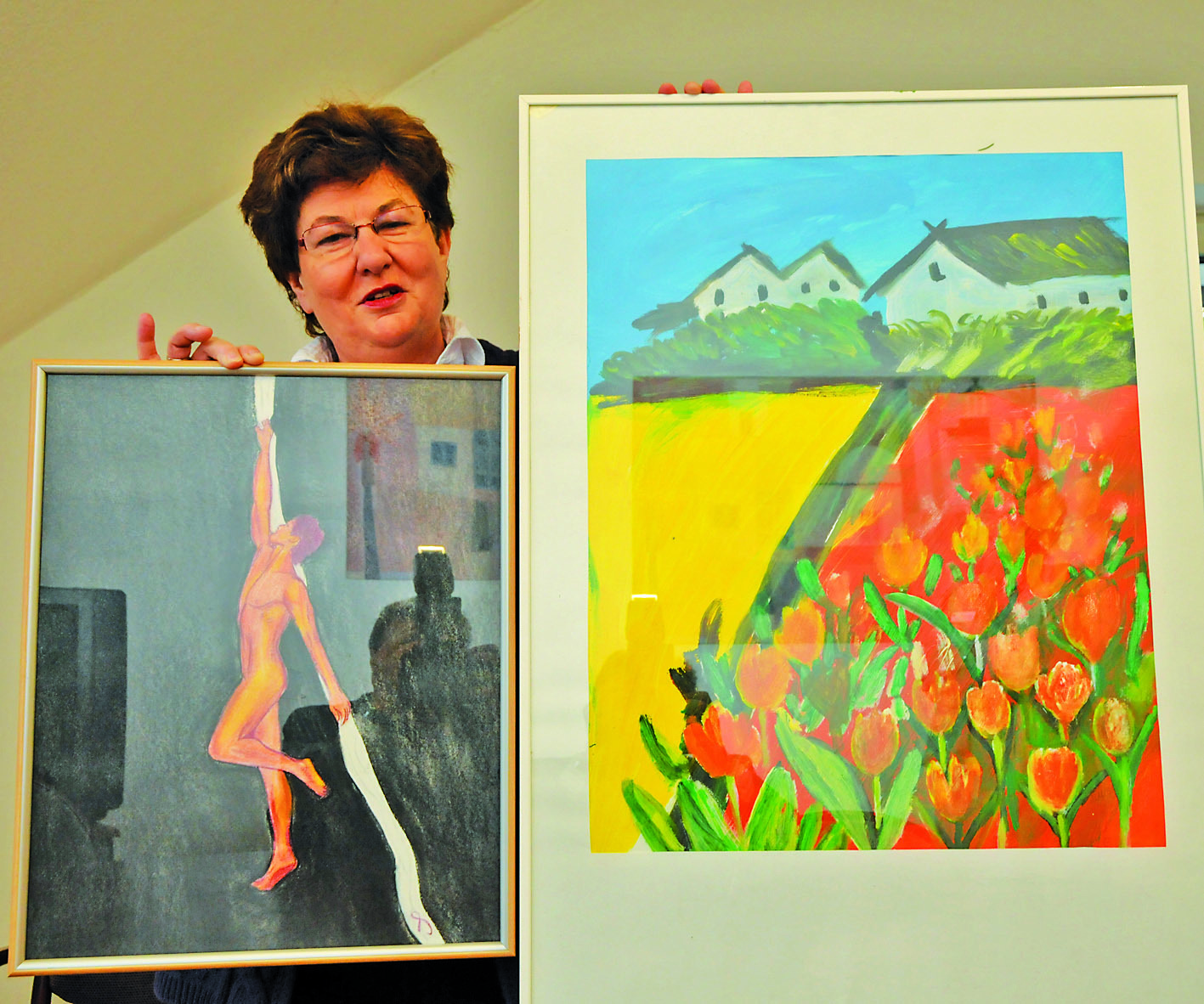In der neuen Bilderausstellung des Johanniterheims zeigt Ursula Müller Blumen und Landschaften (großes) Bild. Ihre Nichte Tina Ingendahl wird Bilder von Menschen präsentieren. Foto: Bangert