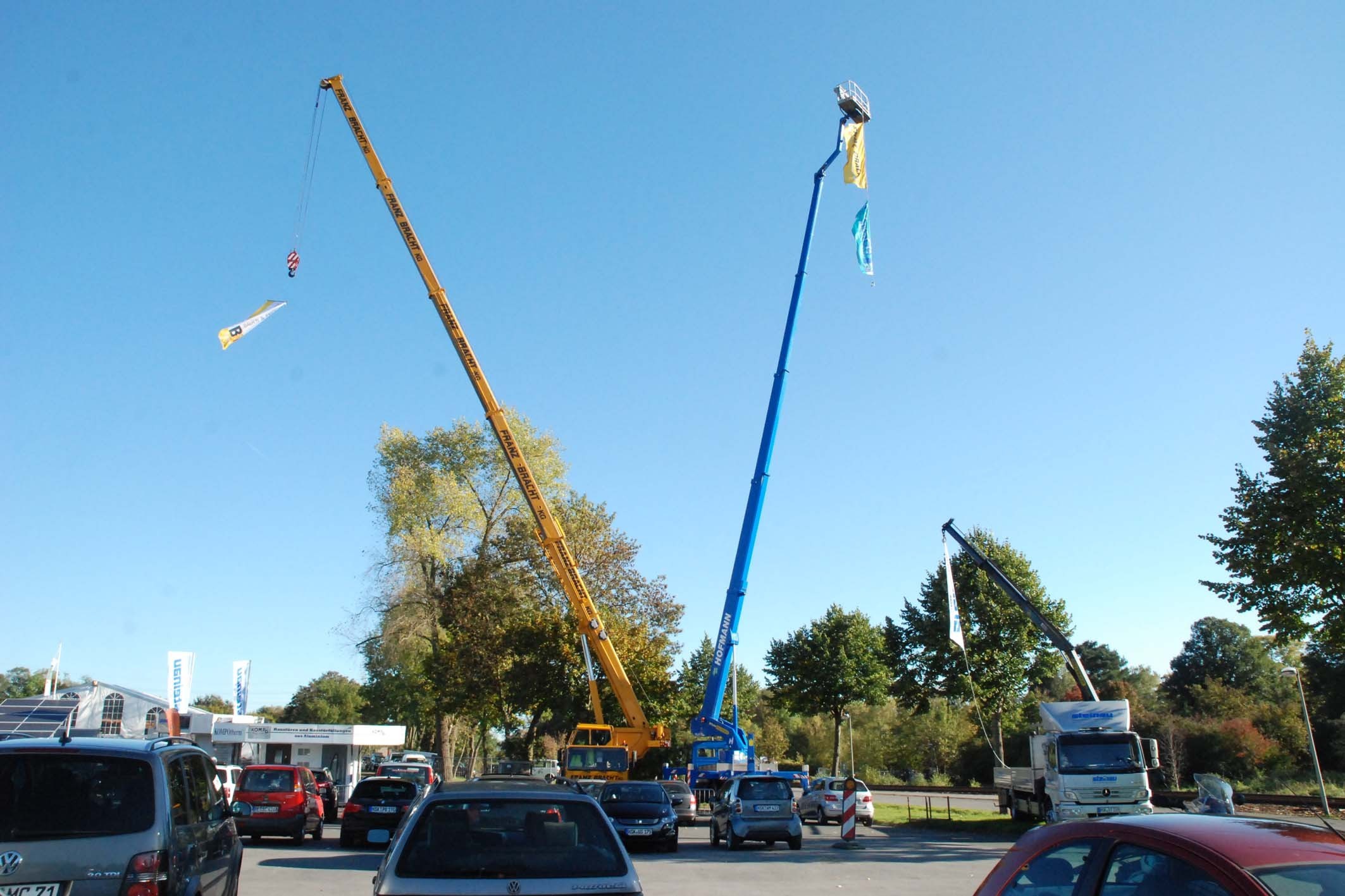 Die Messe "Bauen & Engerie" konnte sich am Wochenende trotz strahlenden Sonnenscheins nicht über zu wenig Besucher beklagen. Im Gegenteil: Einige Aussteller konnten Rekord-Kontaktzahlen vermelden. Fotos: Albrecht