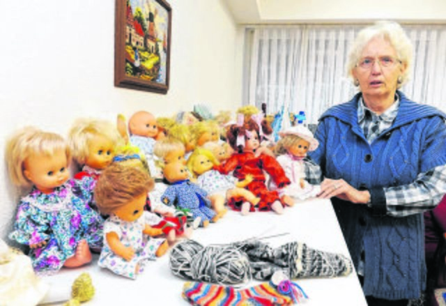Beim diesjährigen Adventsbasar gibt erstmals auch eine große Auswahl an Puppenkleidung zu kaufen.