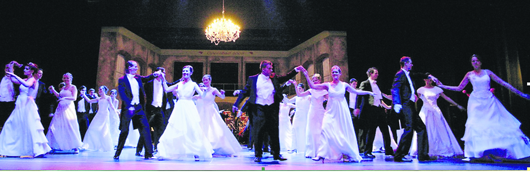 Wer hat Lust, als Debütant beim Opernball mitzutanzen? Junge Dortmunder eröffnen den beliebten Ball traditionell mit einem Walzer.