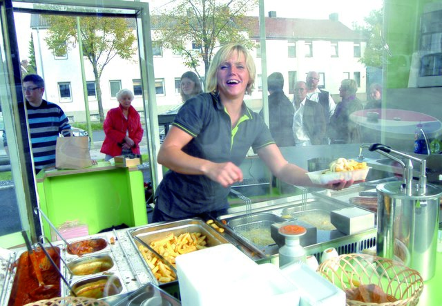 Die sympathische Geschäftsführerin Ewelina Tschallener versorgt die hungrigen Gäste mit hochwertigem Fastfood.