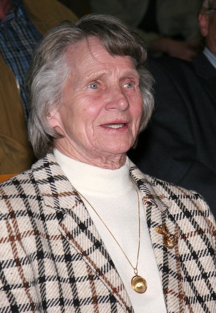 Olympiasiegerin Ursula Happe(Goldhandschuhträgerin und Ehrenmitglied des Dortmunder Boxsport 20/50).