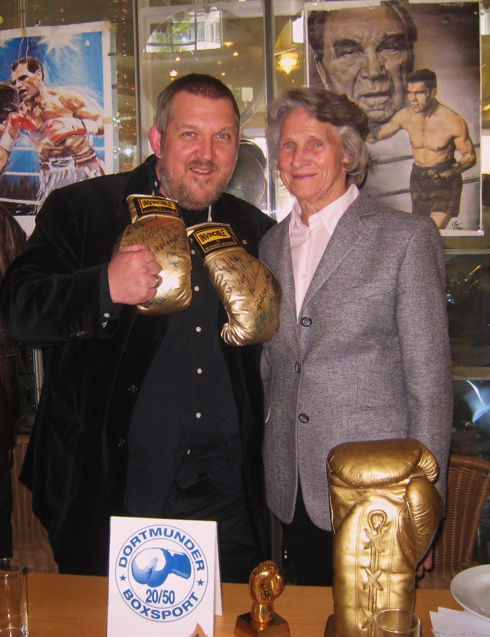 Schauspieler Dietmar Bär und Olympiasiegerin Ursula Happe beim DBS-Stammtisch im Mai 2010
