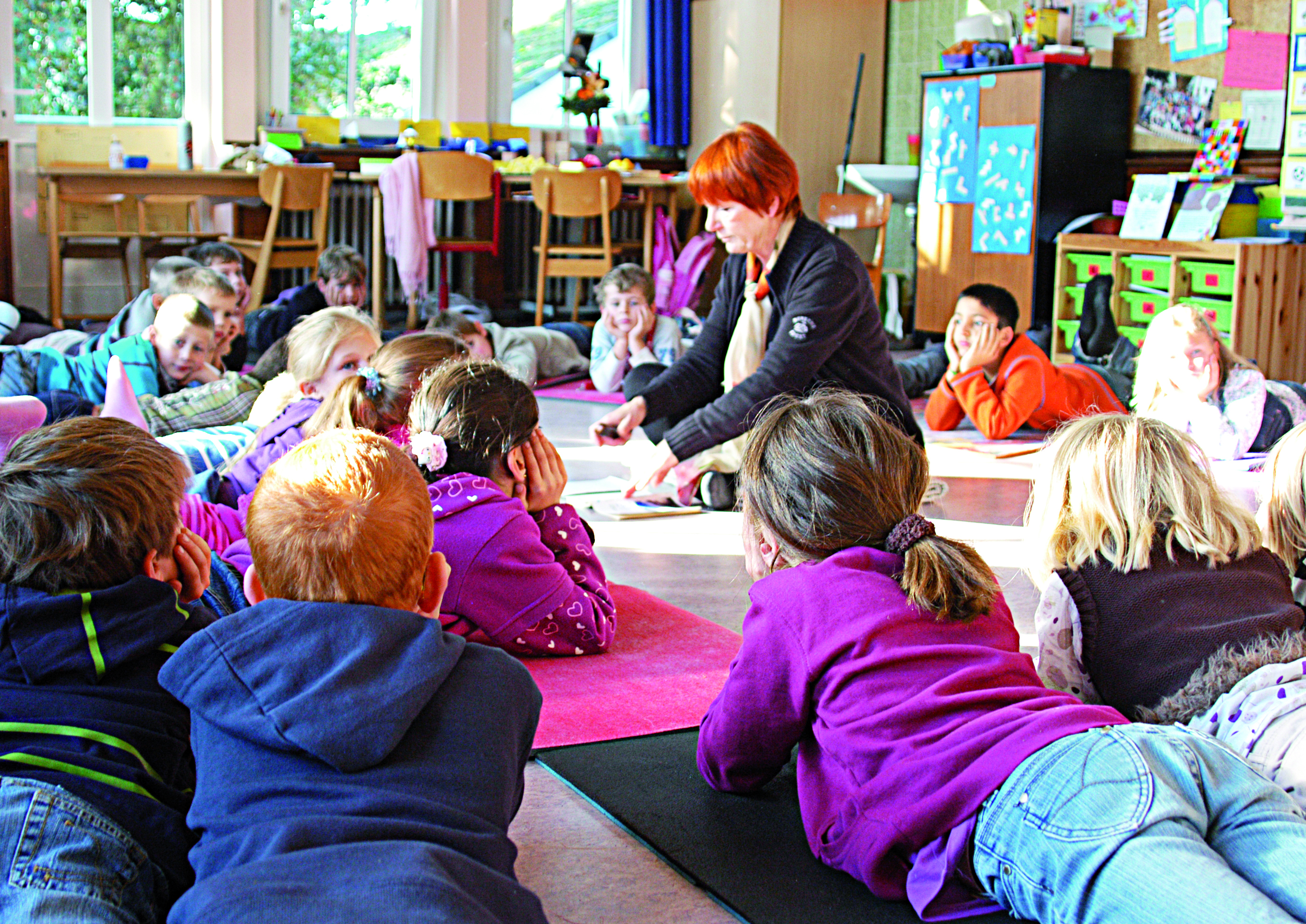 Yoga-Lehrerin Ursula Piefel fesselte die Kinder mit ihren Impulsen.