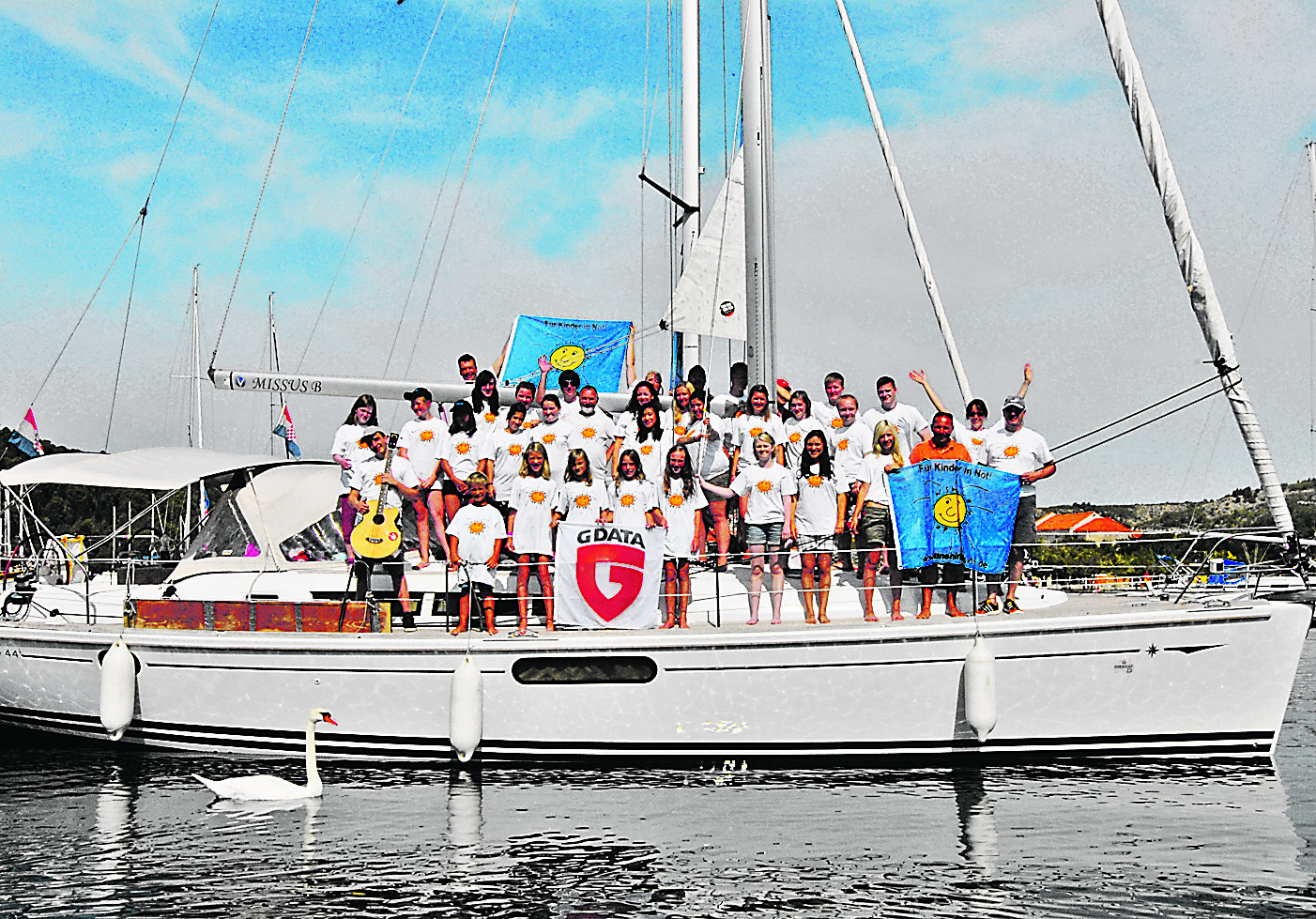Die Jugendlichen der „Hoffnungsflotte“ auf einem der Schiffe in Kroatien. Vereins-Info: 0160/7480539 Foto: privat