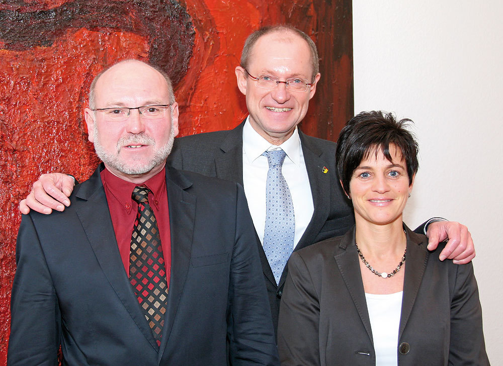 Bürgermeister Ulrich Roland gratulierte seinen neuen Amtsleitern.
