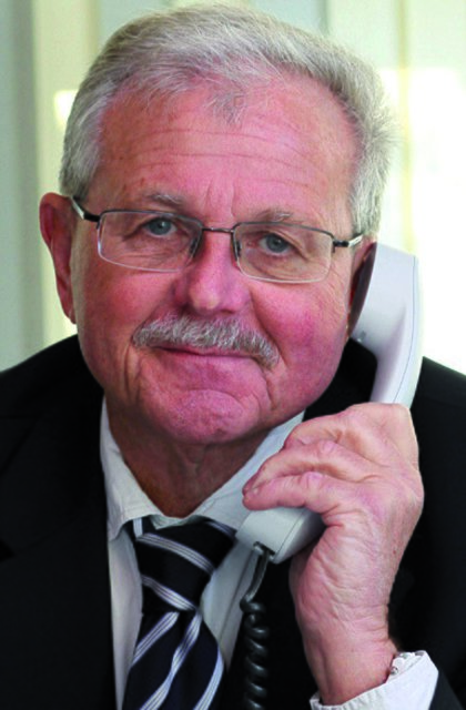 Auch Kamens Rechtsanwalt Gerrit Rethage weiß: "Betrügerische Firmen versuchen ihr Glück über verbotenen Telefonvermkauf." Foto: Parszyk