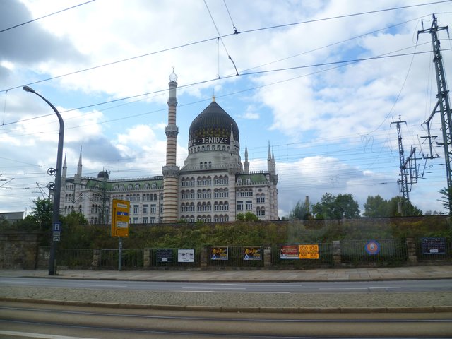 Yenidze, die frühere Zigarrenfabrik, heute befindet sich in der Kuppel ein Restaurant und ein Kulturzentrum