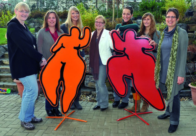 Neu aufgestellt hat sich das Team des Frauenforums: (v.l.) Martina Ricks-Osei, Karin Gottwald, Melanie Windmüller, Patricia Schneider-Pretsch, Britta Kollmann-Rost, Isabella Lammaghi und Birgit Unger. Es fehlt Karola Enners.