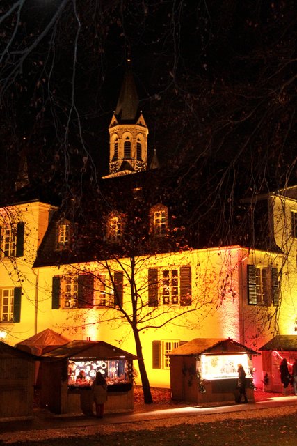 Weihnachtsmarkt an Haus Letmathe eröffnet - Iserlohn-Letmathe