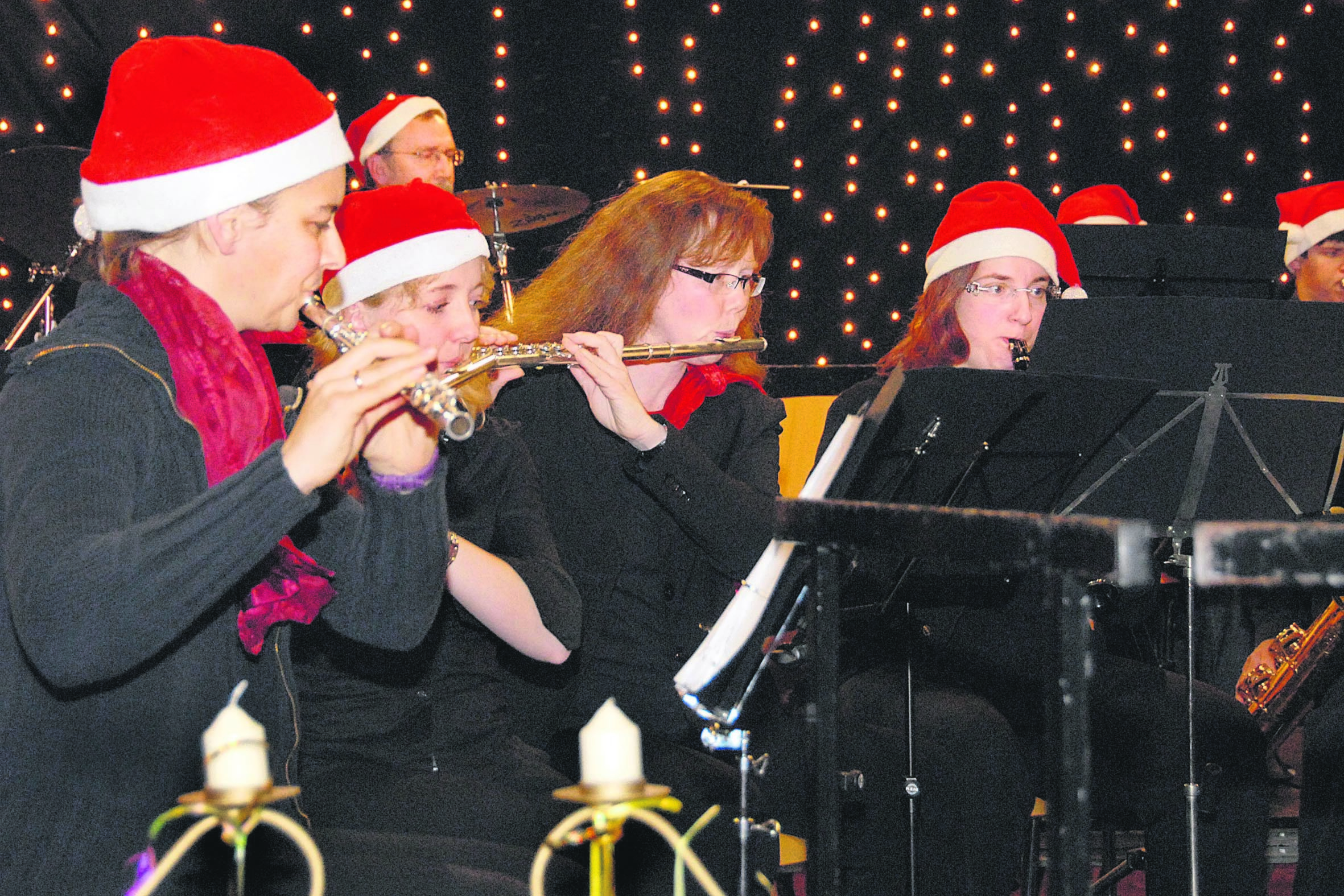 Mit "Happy X-Mas" begrüßte "Do-Ton" das Publikum zur Musik im Advent.