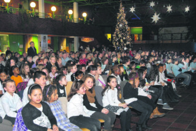 Chöre, Orchester und der Singkreis des Keuning-Hauses unterhielten die Besucher bei der traditionellen Musik im Advent.