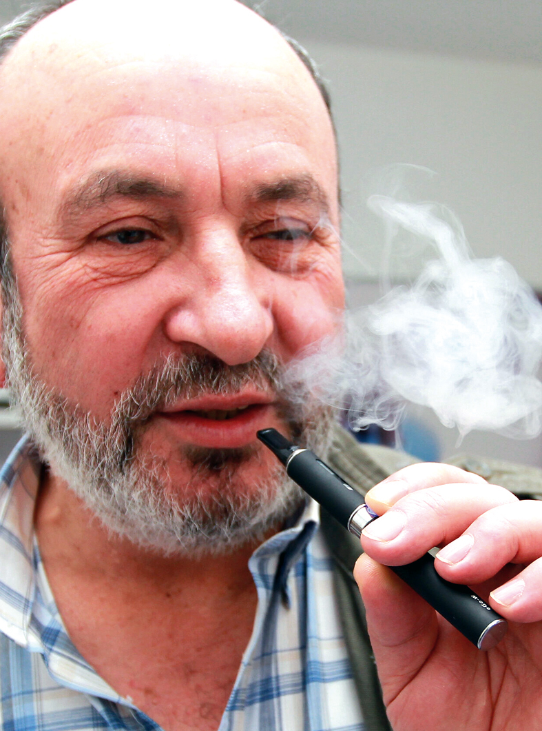 Der Zigaretten-Ersatz qualmt mit Technik und ist dazu noch günstiger als herkömmliche Glimmstengel.