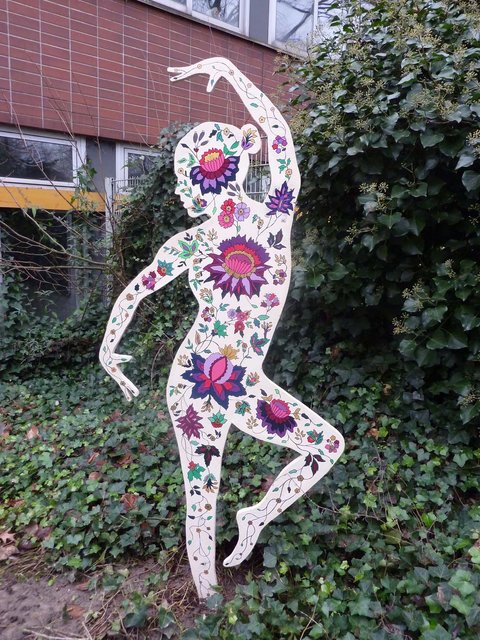 Diese (letzte und bisher unzerstörte) Silhouette verdeutlicht die Mühe, die sich die jungen HvK-Künstler/innen gemacht haben!