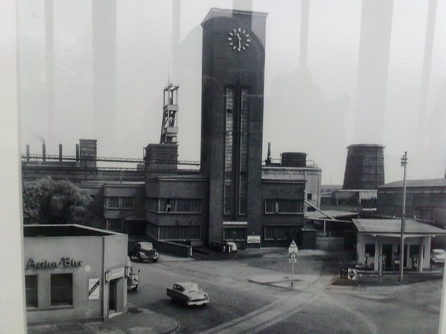 Die  Zeche "Amalie", an der Ecke Pferdebahn / Helenenstraße die alte Aral-Tankstelle und gegenüber die Kneipe der Kumpel; letzte Wirte war die Familie Giebel aus der Niederfeldstraße