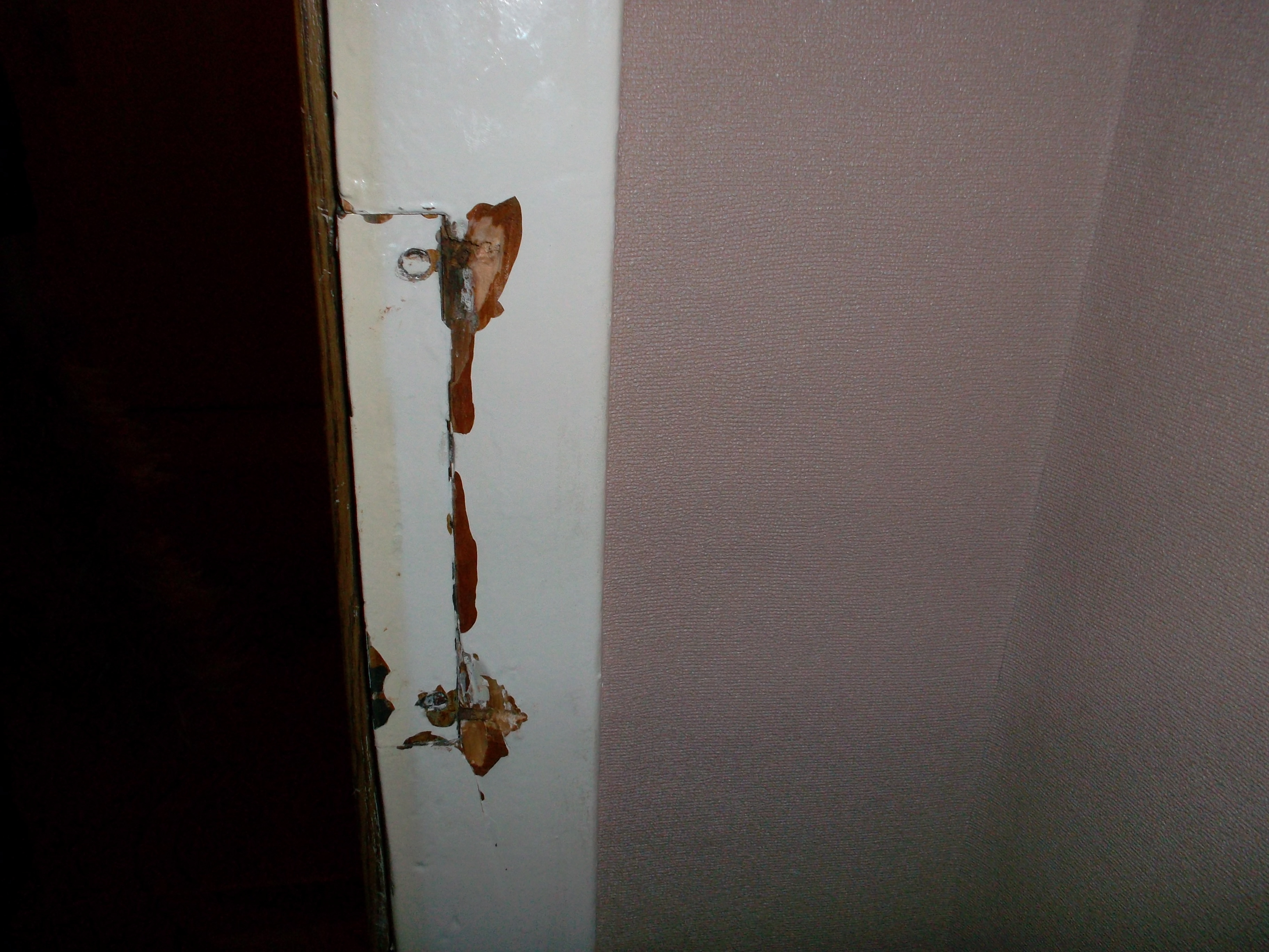 mutwillig demolierte Wohnungstür