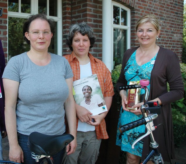 Petra Hommers (rechts) mit interessierten Teilnehmerinnen.