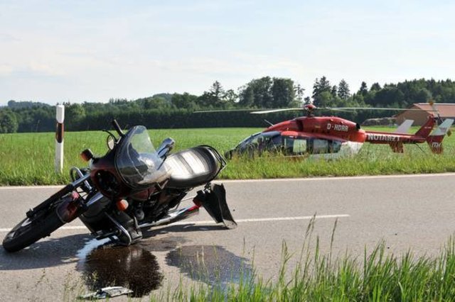 Besonders nach einem Motorradunfall muss der Hubschrauber schnell und unkompliziert vor Ort sein.