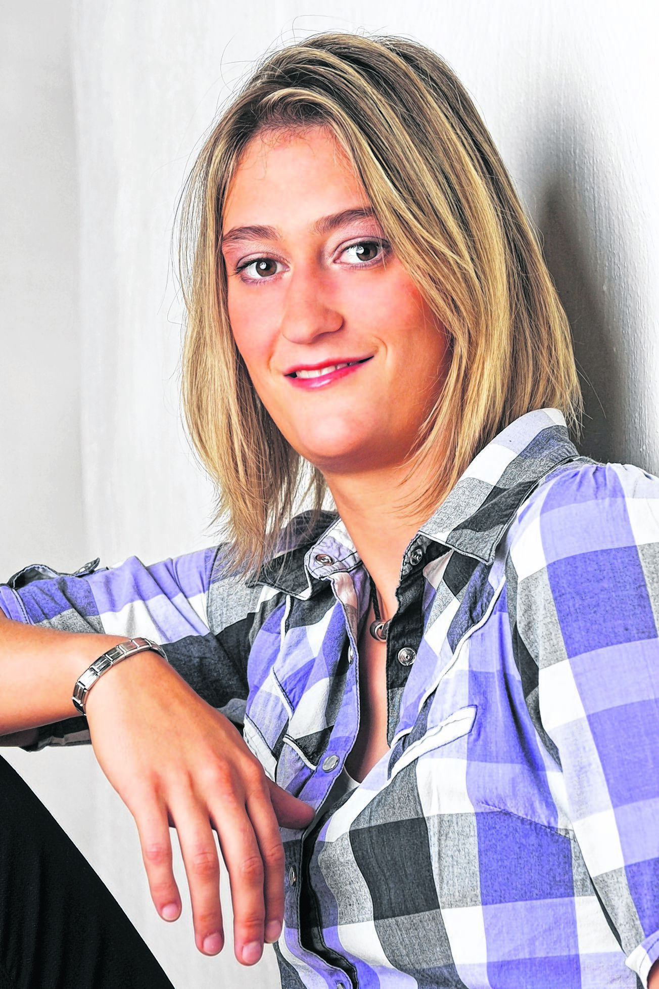Sabrina Bemmelen. Die gelernte Automobilkauffrau vestärkt den Sturm der SG Essen Schönebeck. Nach ihrem Wechsel nach Essen hat sie ihren Beruf an den Nagel gehängt und ein Lehramtsstudium für Deutsch und Sport aufgenommen.
