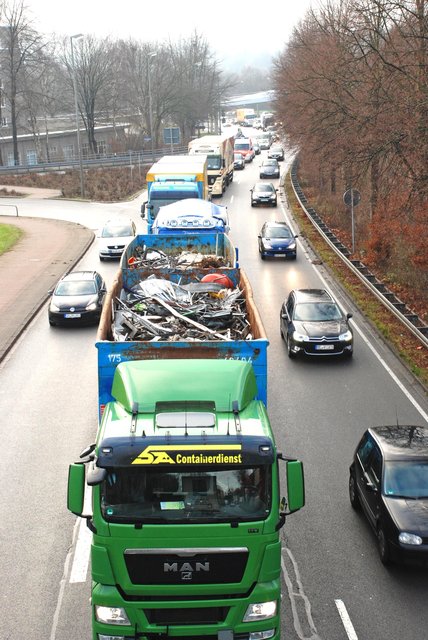 Die Geduld der Autofahrer wird weiter auf die Probe gestellt. Wegen der Sperrung rollt der Verkehr jetzt über Dortmunds Straßen.