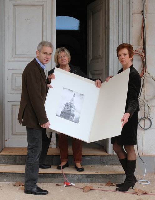 Dr. Roland Mönig, kommissarischer Leiter Museum Kurhaus Kleve; Alwine Strohmenger-Pickmann, Vorsitzende Klevischer Verein für Kultur und Geschichte / Freunde der Schwanenburg e.V.; Iris Pietsch, stv. Vorsitzende Freundeskreis Museum Kurhaus und Koekkoek-Haus Kleve e.V.