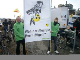 Greenpeace Protestiert In Duisburg Gegen Unsinnige Westcastor Transporte Duisburg