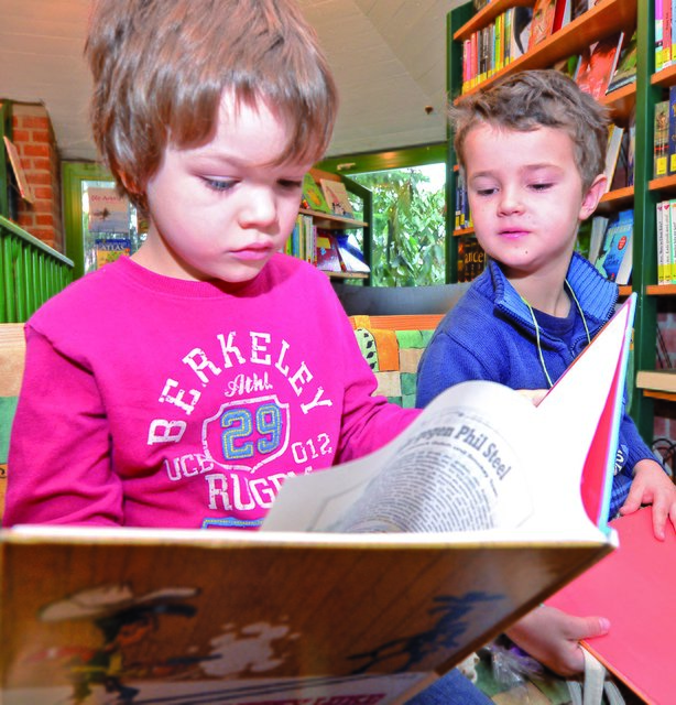 Richtig viel Spaß hatten die Kinder der KiTa St. Peter bei ihrem Besuch in der Pfarrbücherei St. Matthäus und freuten sich über ihren Büchereiführerschein. | Foto: Fotos: Bangert