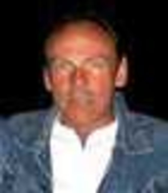 Ralf Radermacher, ein Couragierter Altendorfer:
"Wir alle sollten geschlossen Flagge zeigen, um gegen die geistig minderbemittelten vorzugehen. 
Bei den Drogendealern haben wir gute Erfolge erzielt, warum nicht auch in Solchen Dingen. Wir sind endlich mal auf die Straße gegangen und haben Mängel aufgezeigt! Wir haben hier Berichte geschrieben und Bilder eingestellt; so muss es weiter gehen. Außerdem: Wenn jeder sein Stück Bürgersteig und Straße sauber halten würde, könnte es hier auch anderes aussehen, vor