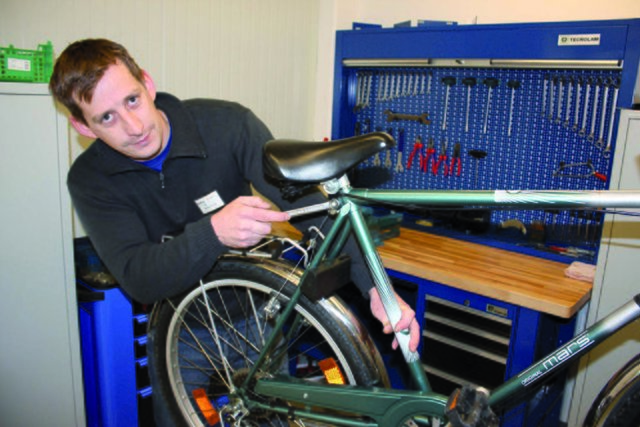 Stefan Rose ist einer der beiden Fahrradmechaniker-Meister, die für die Nutzern der Radstation Unna bei Reperaturarbeiten übernehmen.