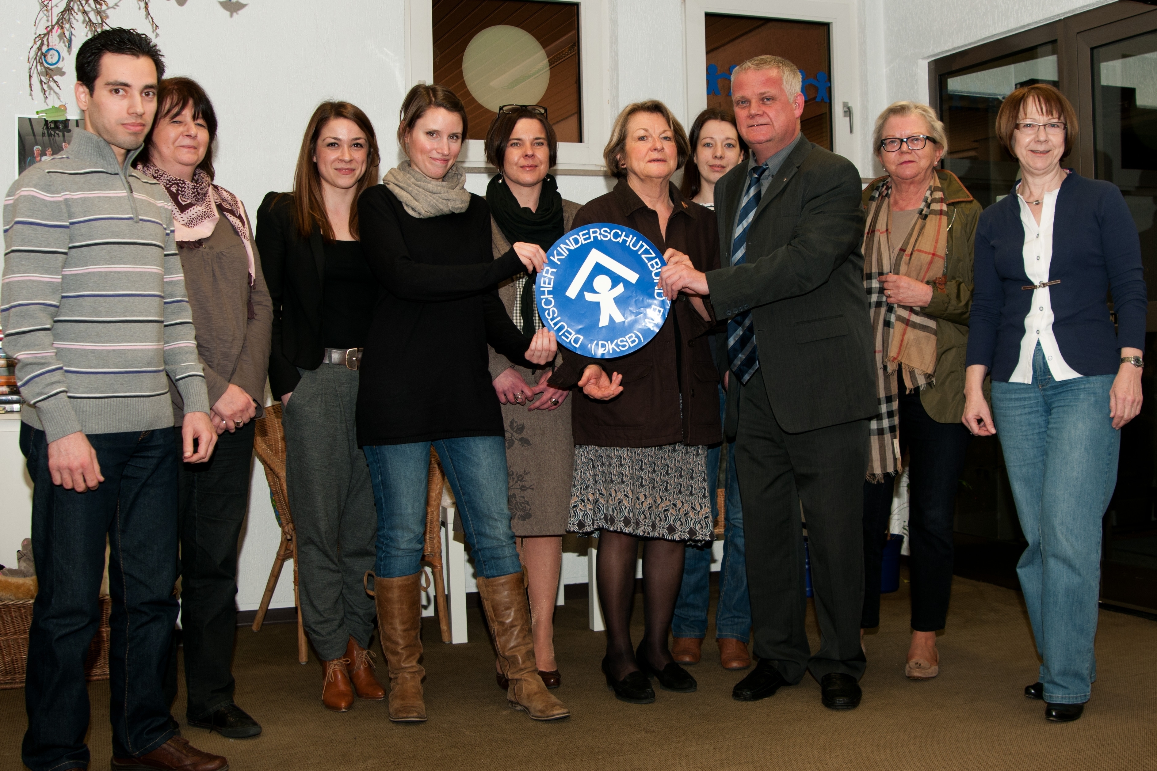 Auf dem Bild v.l.: Mohammad S. Tehrani, Heike Eggers, Merve Tugcu, Sarah Musolff, Sabine Kelm Schmidt, Christa Heinbruch, Britta Saszik, Andreas Gehrke, Anne Arntz und Monika Peirick.