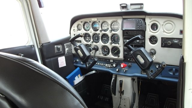 Das Cockpit der Cesna 172