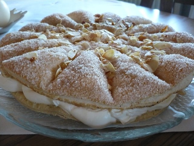 Friesentorte mit Sauerkirschen - Menden (Sauerland) Friesentorte mit Sauerkirschen - Menden (Sauerland)