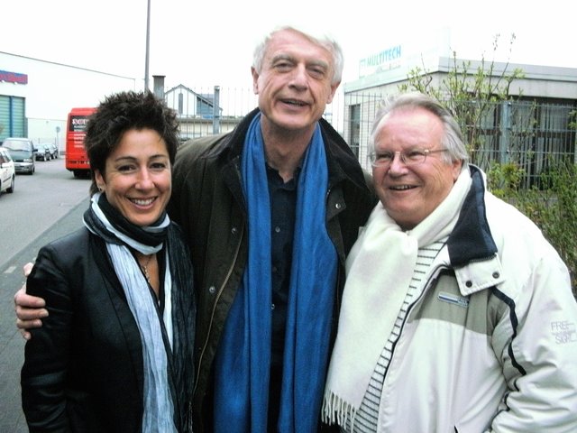 Mit zwei Journalisten des TV auf einem Bild. Eine nette Erinnerung