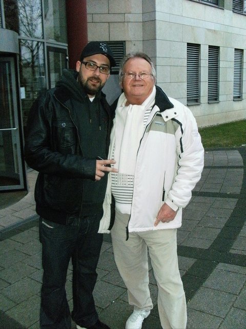 SIDO mit Victori-Zeichen an meiner Seite