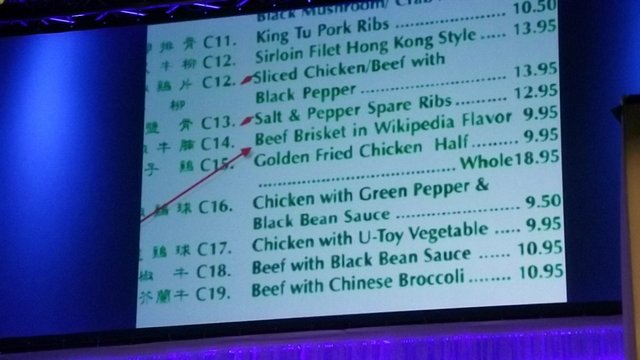 Welche zum Teil abstrusen Formen die Nutzung des Namens angenommen hat - zeigte Jimmy Wales anhand z.B. dieser Speisekarte