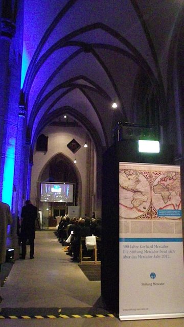 Hochmoderne Technik meets Duisburger Kirchengeschichte