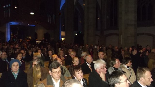 Die Salvatorkirche war bis auf den letzten Platz gefüllt