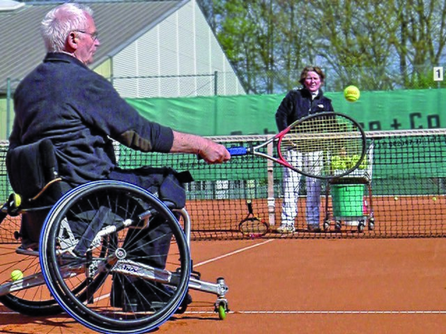 Willy Henning zusammen mit der HTC-Trainerin Ariane Dohmann vor.