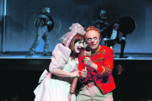 Ganz schön fies: Mutter Ubu (Almuth Herbst) und Vater Ubu (Michael Dahmen). Foto: Pedro Malinowski