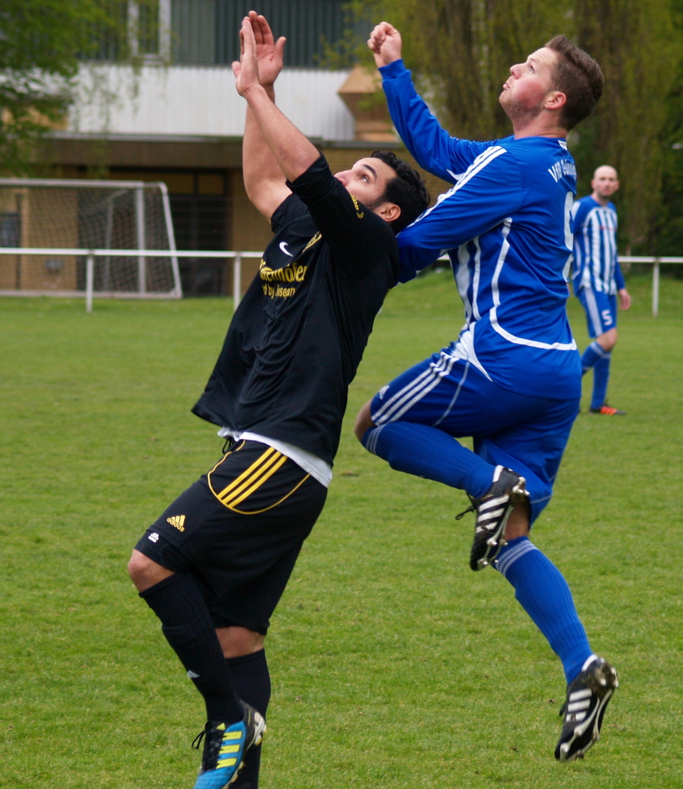 Abu Habri im Kopfballduell